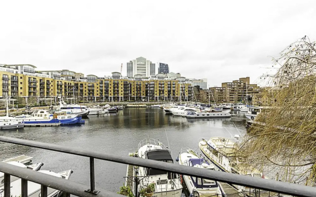 Charming Home in St Katharine Docks
