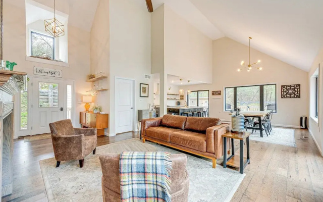 Lakefront Long Pond Home w/ Wraparound Deck!