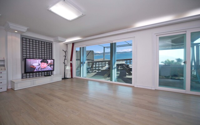 The South Sea, SPA Hill pension