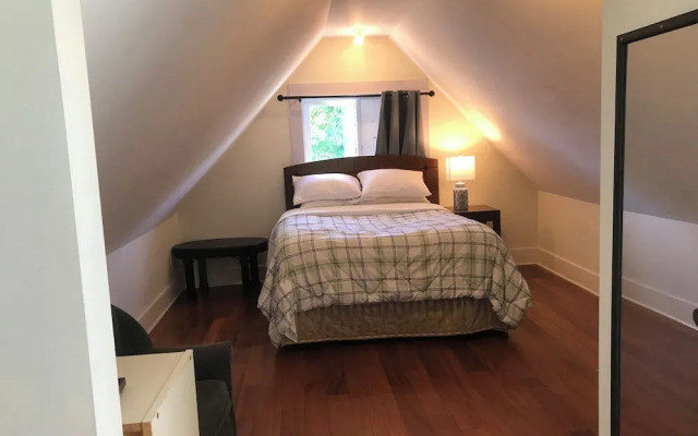 West Broadway guesthouse