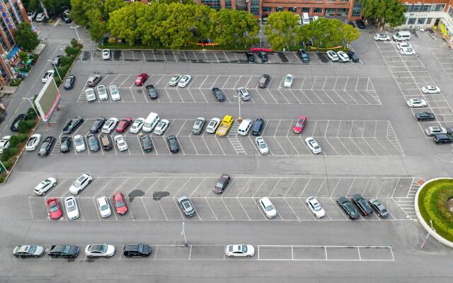 Rezen Brook Hotel (Shanghai Caolu Minlei Road Subway Station)