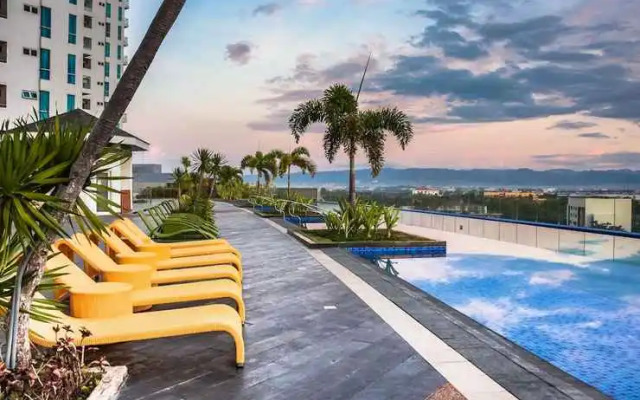 CSuites at 8 Newtown Residences