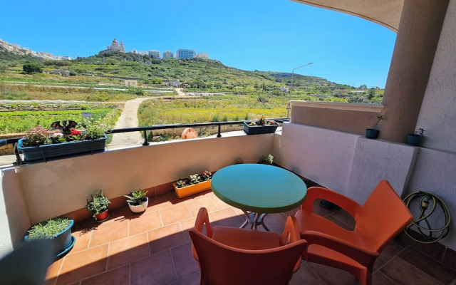 Country View Apartment