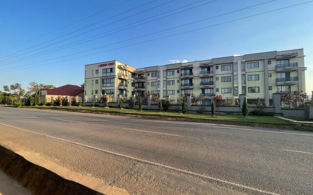 Lovely 3-bedroom Apartment Swimming Poolgym