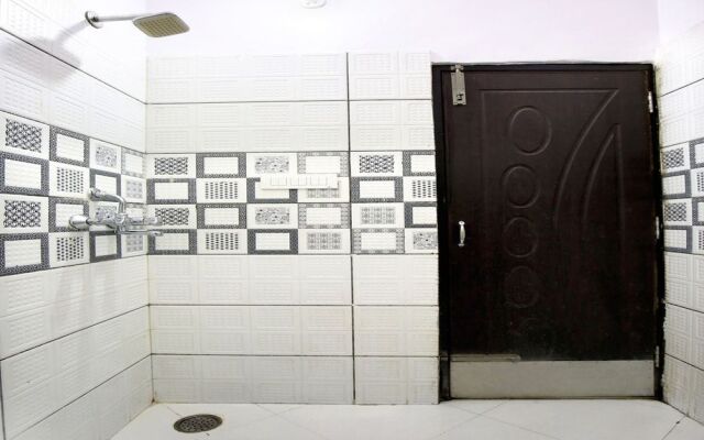OYO 8766 Hotel DS Regency