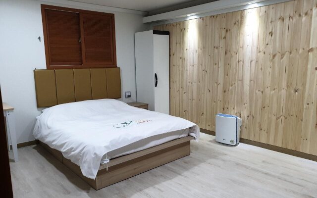 Kims Hotel Gumi