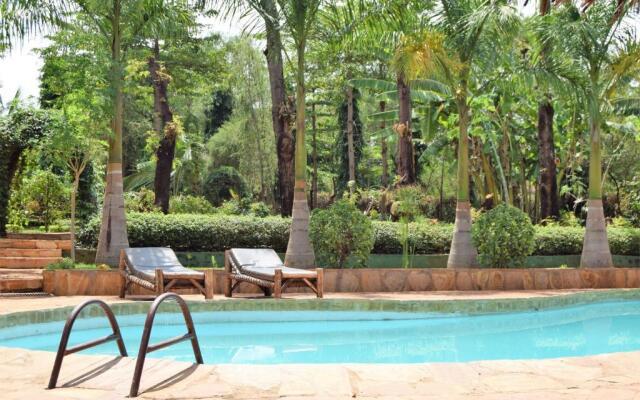 Chanya Lodge.