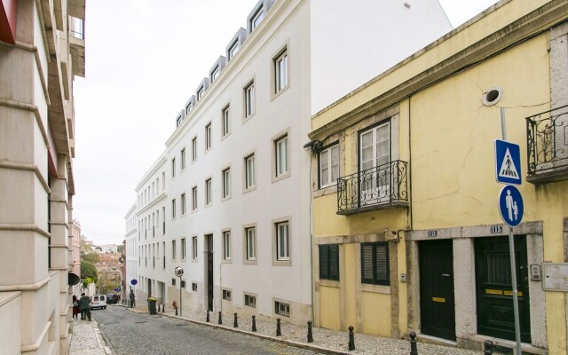 ALTIDO Stunning 2BR Apt w/garden, by the Avenida subway & Botanical Garden of Lisbon