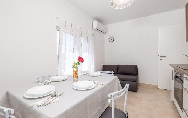 Awesome Apartment in Vlasici With 1 Bedrooms and Wifi