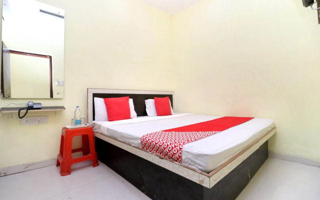 OYO 27650 Gian Residency