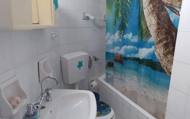 Kamari Beach guest house