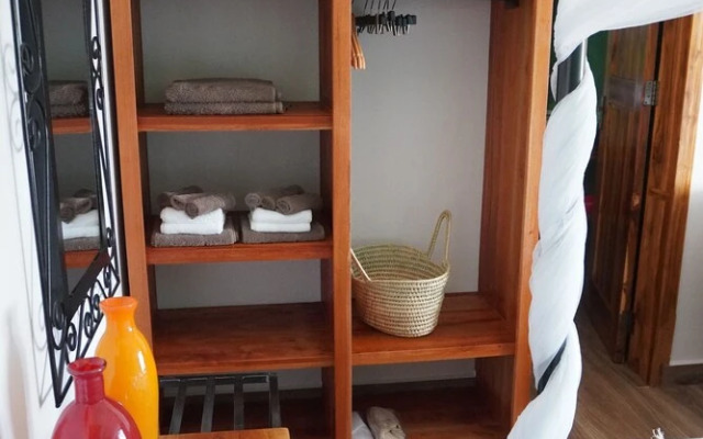 Moyoni Africa Lodge & Tours
