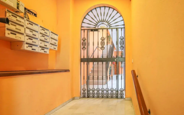 Divina in Sevilla With 1 Bedrooms and 1 Bathrooms