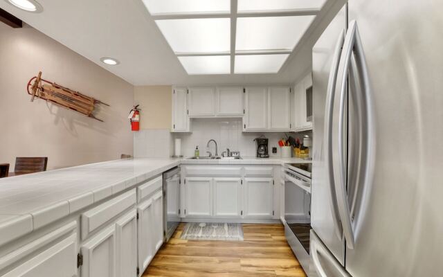 Heavenly Haven - Hot Tub + Seasonal HOA Pool