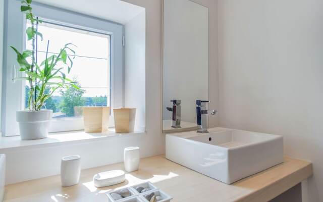 Luxury Holiday Home With Lawn in Beaumont-en-véron Near Chinon