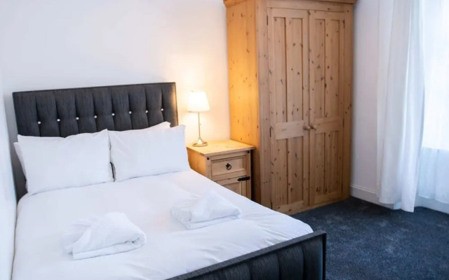 2 Bedroom Property Near Old Town