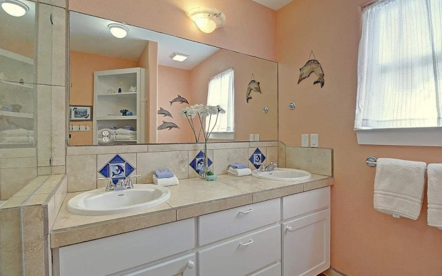 Spacious & Pet Friendly + Game Room Sleeps 10