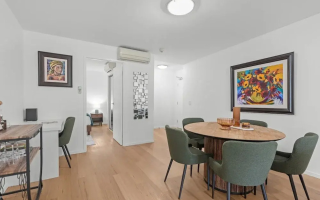 2-bed Getaway With Shared Pool & BBQ Access