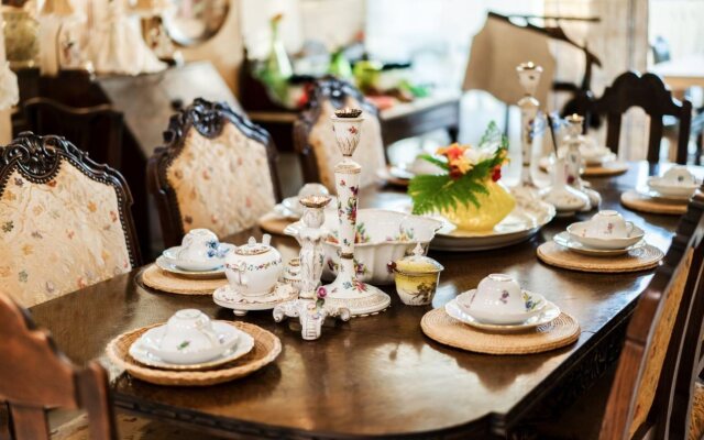 Margarret Pension and Antique Cafe