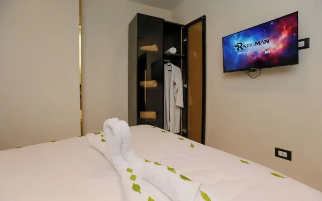 Taj pyramids view inn