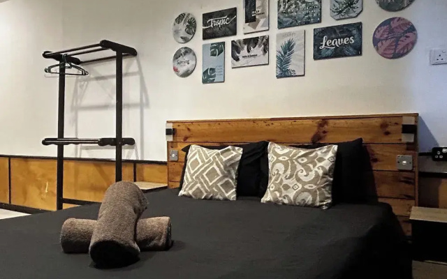 Riverbank Dungun Guesthouse & Cafe