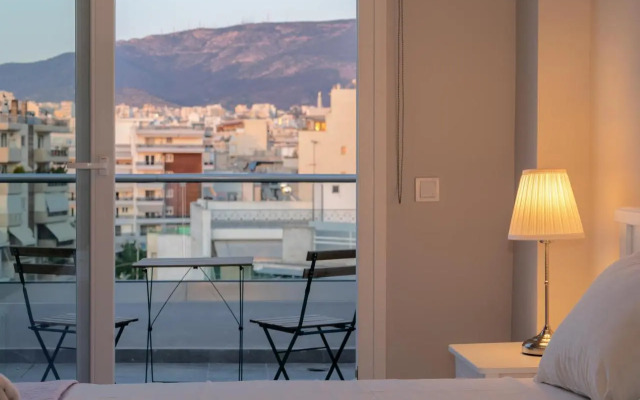 Sunny penthouse w/ Acropolis view next to metro