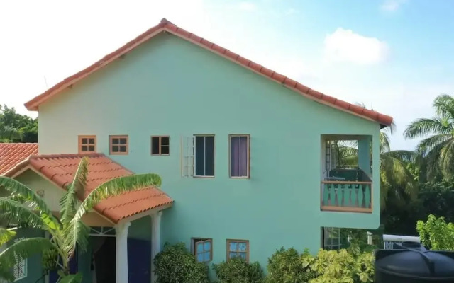 Russell Villas Garden House