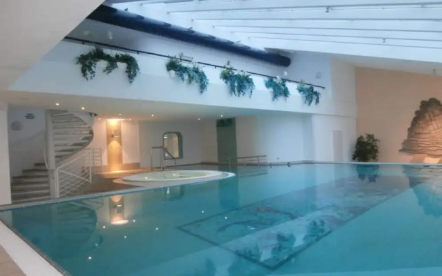 152 in the Trafalgar House