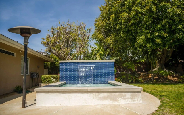 Los Angeles Suite w/ Covered Patio Area!