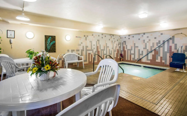 Econo Lodge La Crosse North