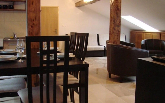 Tiho - 10m From the Beach - SA1 Potkrovlje