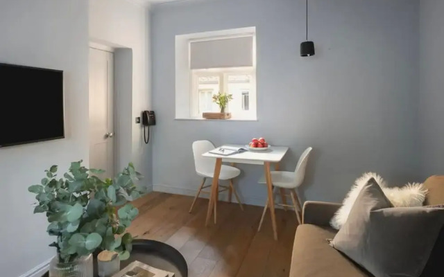 St Catherine s Hospital - Deluxe Apartment