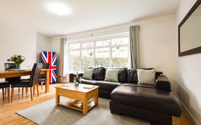 Bright and Spacious Philbeach Garden Apartment