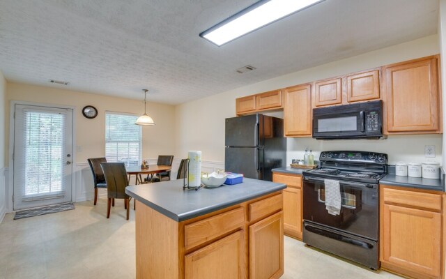 Bright Decatur Townhome ~ 10 Mi to Atlanta!