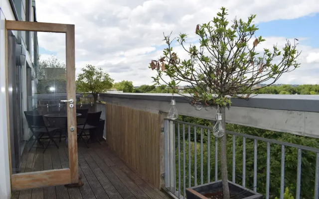 Spacious 2 Bedroom Penthouse in Islington