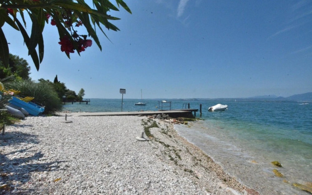 Leonardo Walsh Apartment