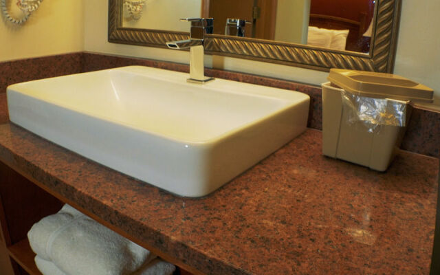 Shepherd Mountain Inn & Suites