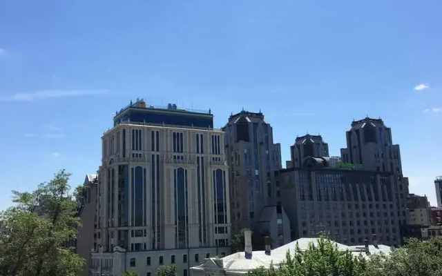Hotel Status Apartments