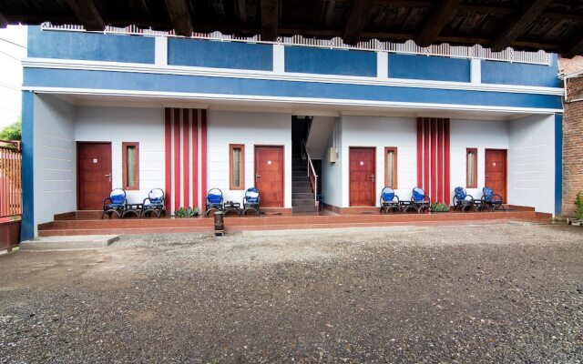 OYO 2421 Joglo Guest House Syariah