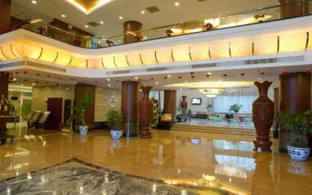 Shiwai Taoyuan Hotel