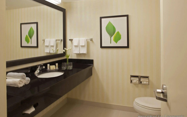 Fairfield Inn and Suites by Marriott Toronto Airport
