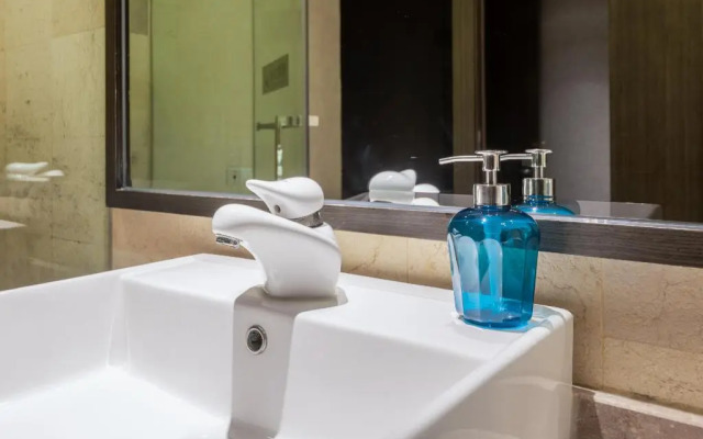 Rezen Kingtown Hotel (Chongqing Xinpaifang)