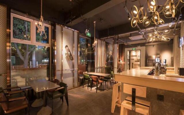 Zmax Hotel Beijing Wangjing Jiuxianqiao Xingji Bear