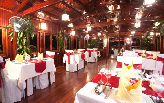 Huong Hai Junks Halong