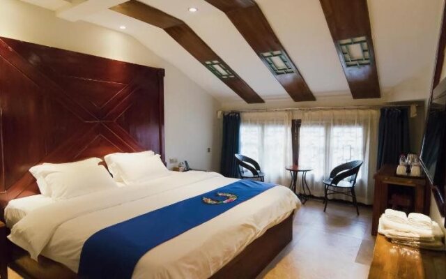 Fenghuang Tujia Ethnic Minority River View Hotel