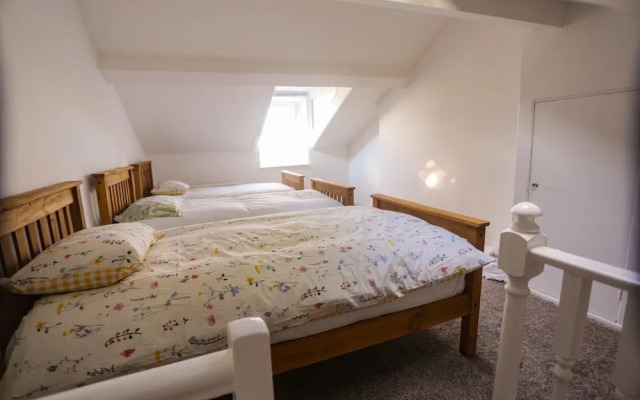 2-bed Apartment, Sleeps 6, 8-min Walk to Centre