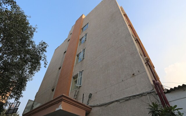 OYO 645 Hotel Tourist Deluxe