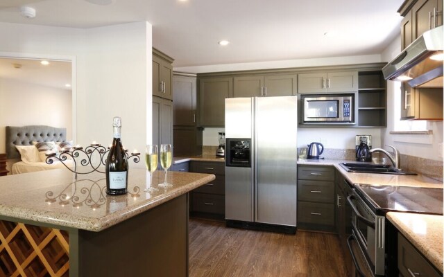 2141 IliIli Rd - 14 Br Villa