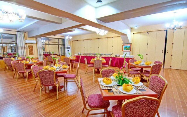 E-Outfitting Golden Country Hotel
