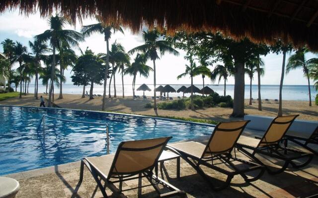 Beachfront Apartment Your Home in Cozumel